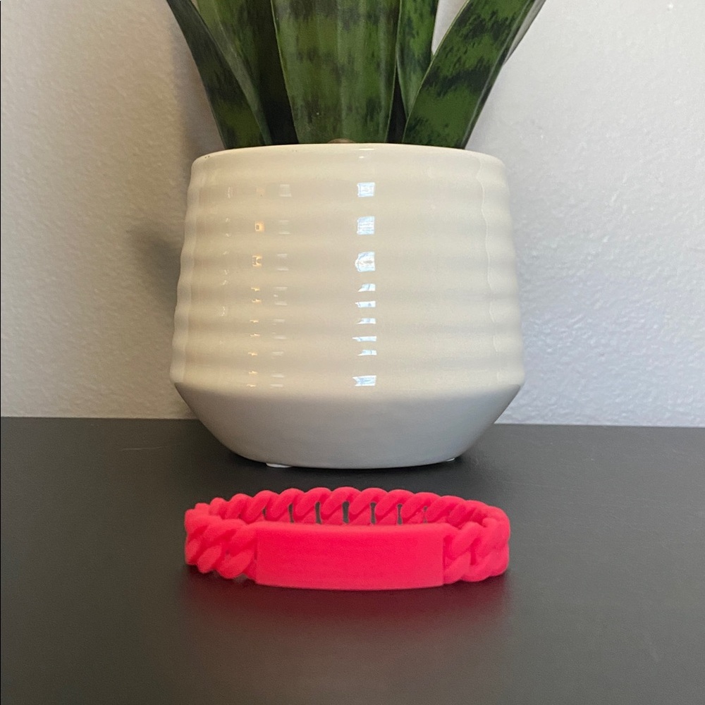 MARC BY MARC JACOBS - Pink Silicone Bracelet
